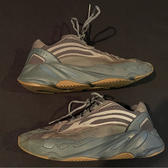 Adidas Yeezy 700 V2 Geode size 11 1/2 - Picture 3 of 9